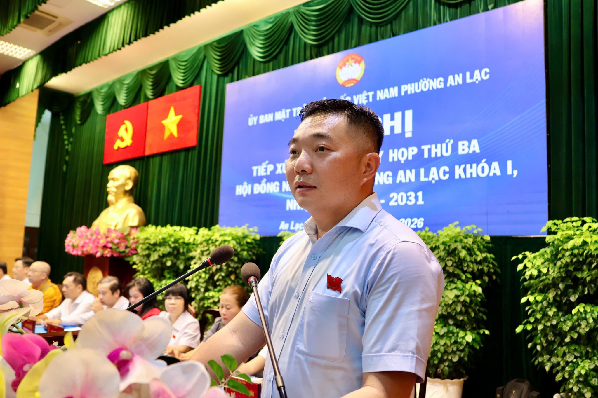 Đồng chí Lê Trương Hải Hiếu phát biểu tại Hội nghị tiếp xúc cử tri