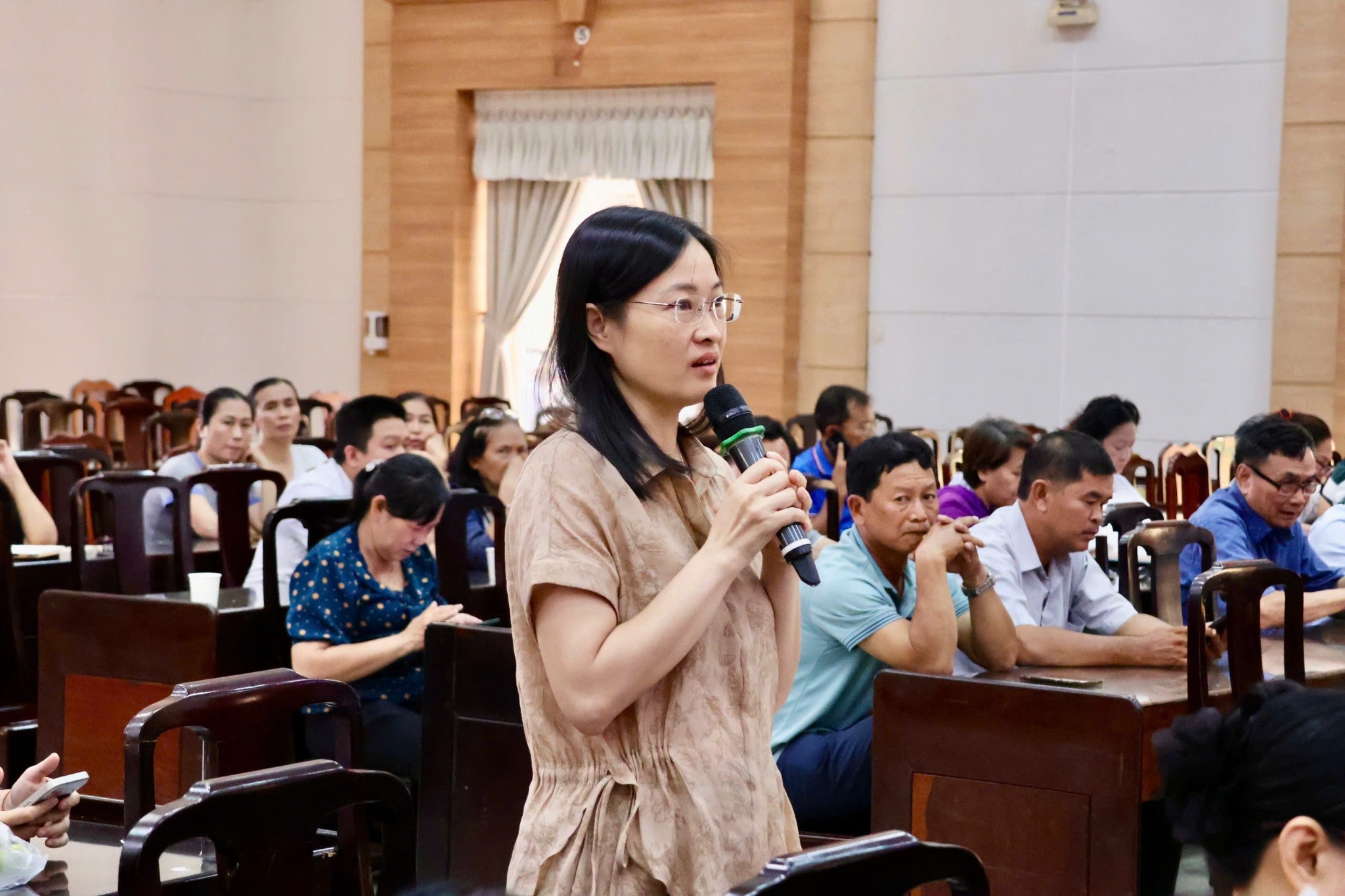 Cử tri đóng góp ý kiến tại Hội nghị tiếp xúc cử tri