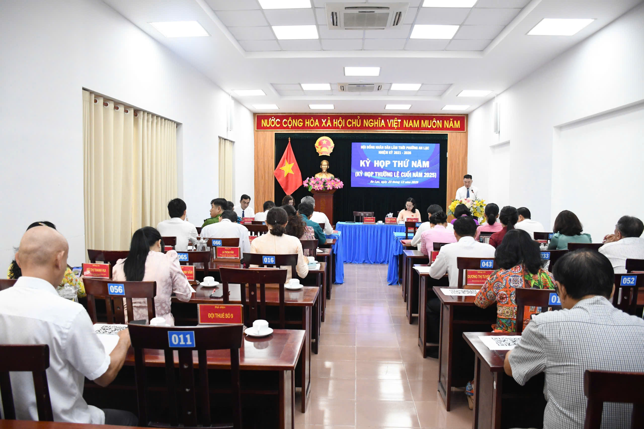 HỘI ĐỒNG NHÂN DÂN PHƯỜNG TỔ CHỨC KỲ HỌP THƯỜNG LỆ CUỐI NĂM 2025 - 5