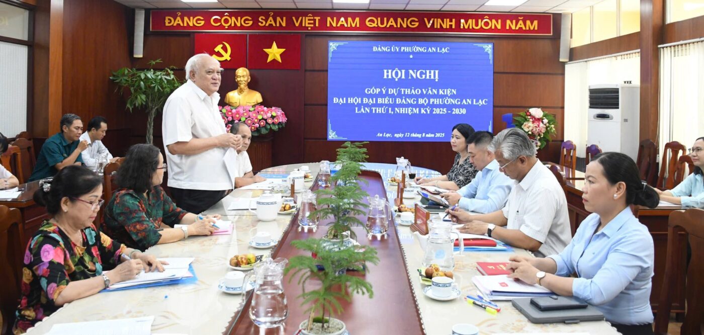 Đảng uỷ Phường lấy ý kiến cán bộ lãnh đạo nghỉ hưu góp ý dự thảo văn kiện Đại hội đại biểu Đảng bộ phường lần thứ I, nhiệm kỳ 2025 – 2030 - 1