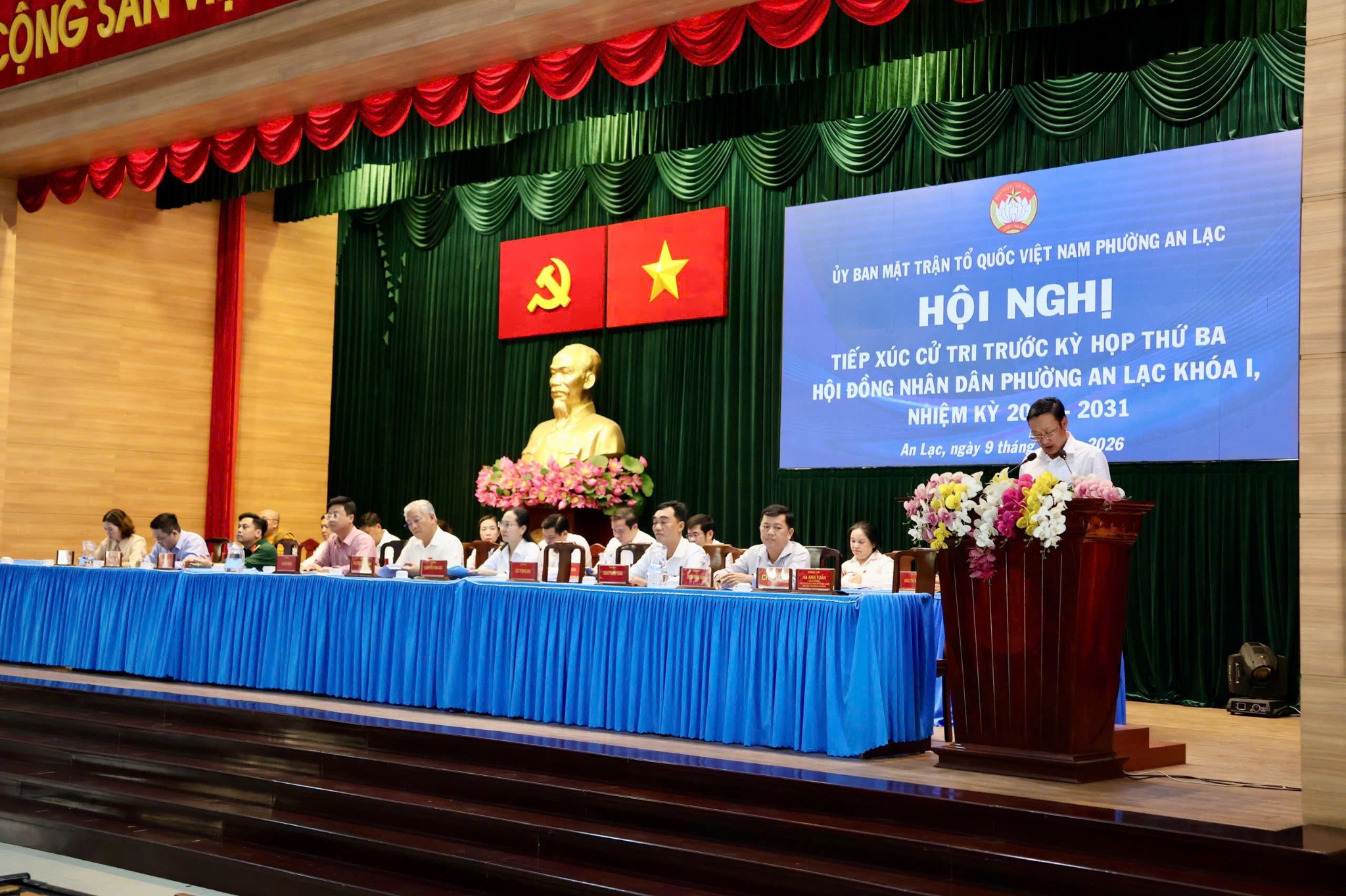 Đại diện chủ trì phát biểu tại Hội nghị tiếp xúc cử tri