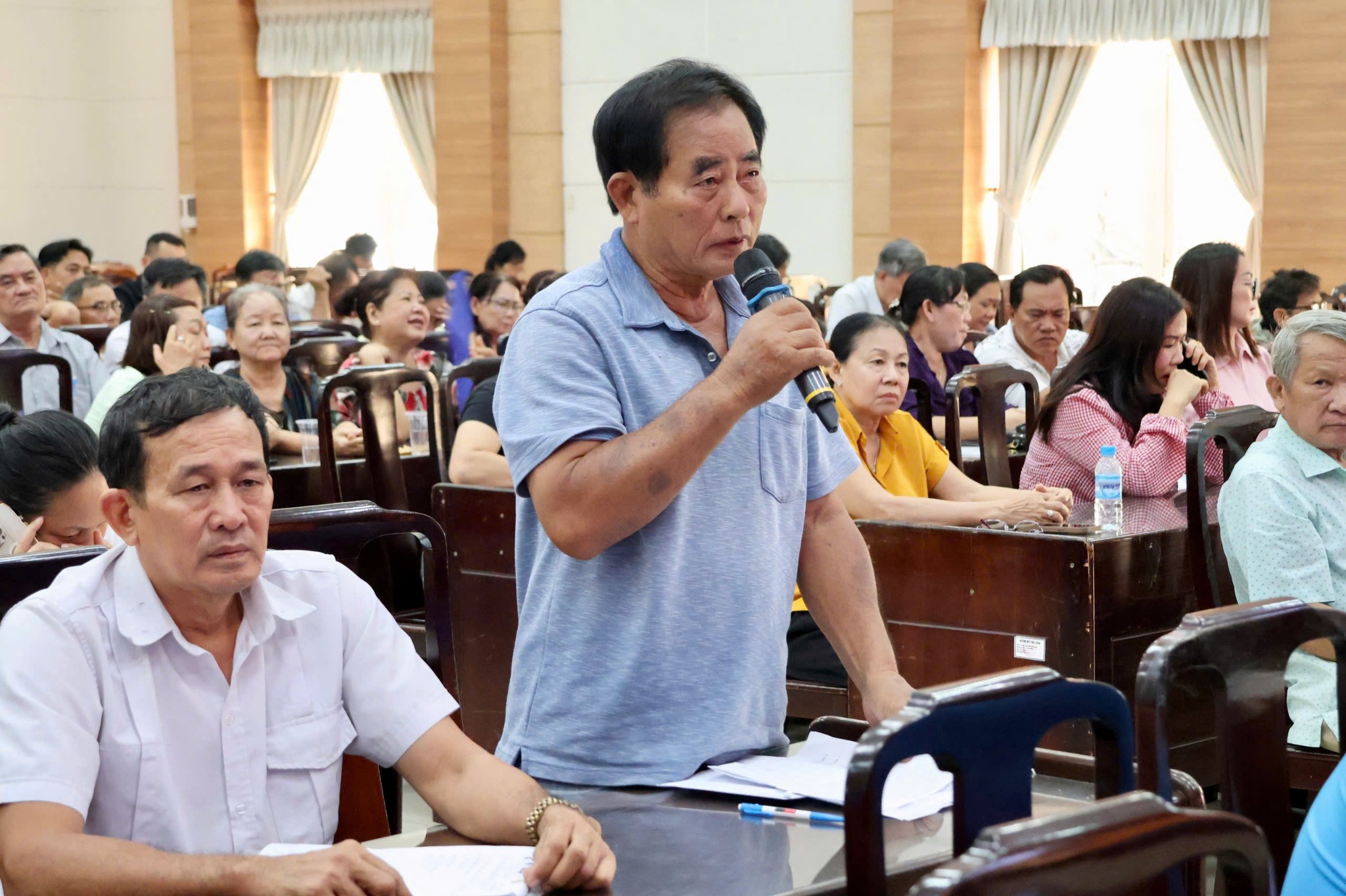 Cử tri đóng góp ý kiến trong không khí dân chủ, trách nhiệm