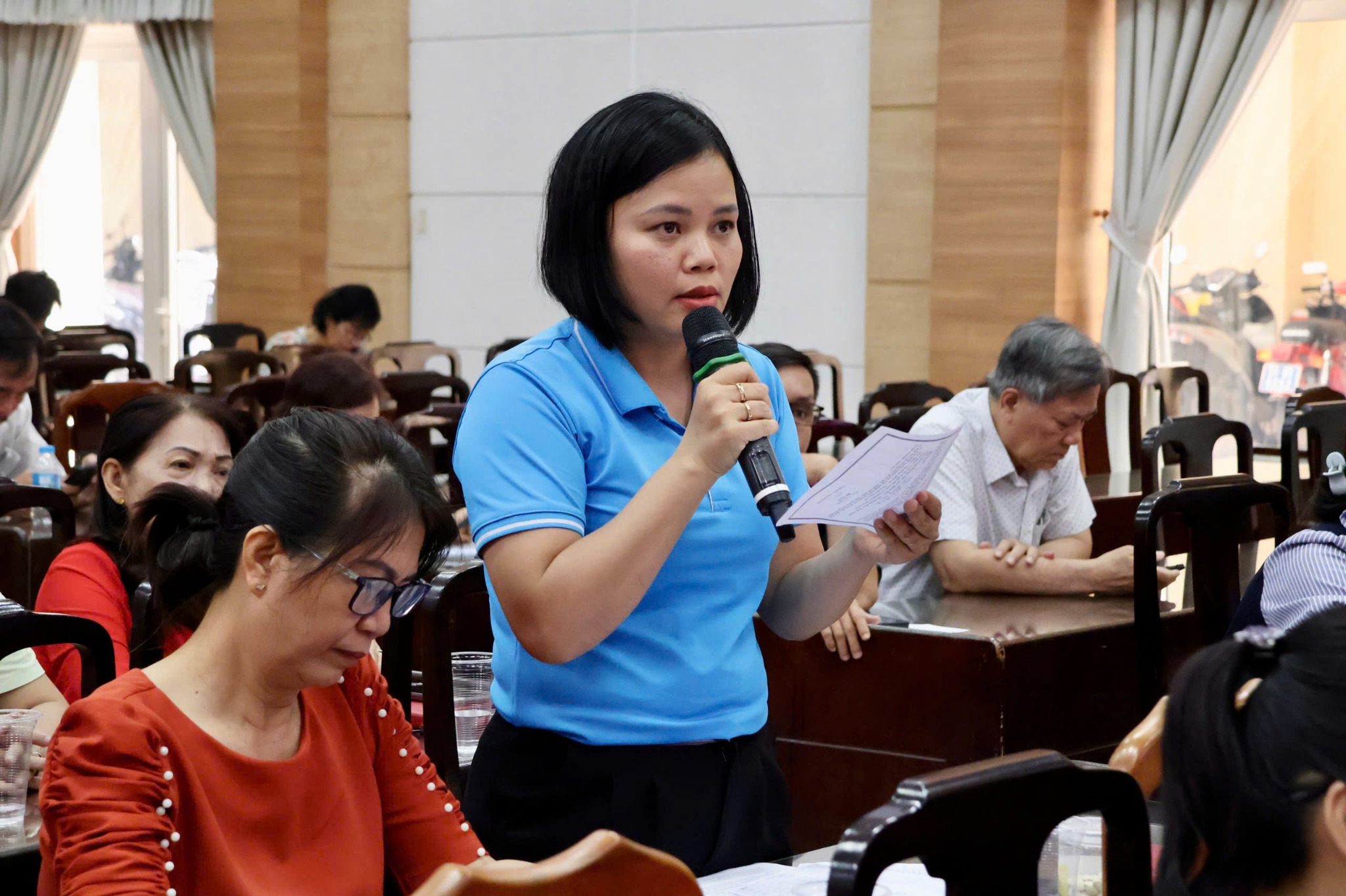 Cử tri trình bày nội dung kiến nghị bằng văn bản